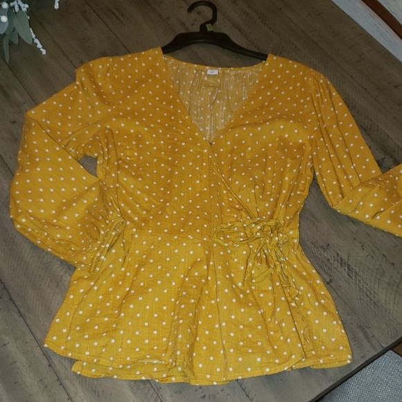 Old Navy Yellow and Polka Dot wrap blouse size M - Picture 1 of 3